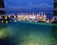 Khách sạn Maritime Luxury Suites (Jelutong, Malaysia)