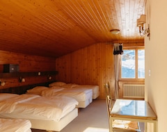 Hotel Camp Suisse @ The Telecabine (Les Crosets, Švicarska)