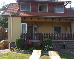 Toàn bộ căn nhà/căn hộ Beautiful Accommodation With Garden (Balatonszepezd, Hungary)