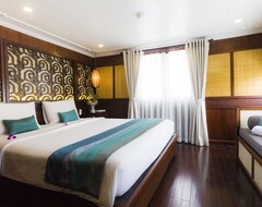 Hotel Bhaya Cruises (Ha Long, Vijetnam)