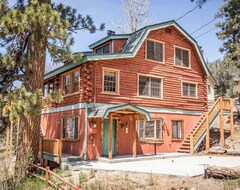 Khách sạn Bear Lodge | Spacious Fawnskin Log Cabin | Foosball | Views (Fawnskin, Hoa Kỳ)