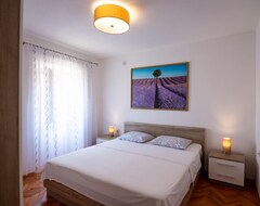 Tüm Ev/Apart Daire Three Bedroom Apartment With Terrace Postira, Brač (A-14822-A) (Postira, Hırvatistan)