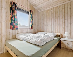 Toàn bộ căn nhà/căn hộ Family-friendly Vacation Home With Sauna And Inviting Garden. (Rønde, Đan Mạch)