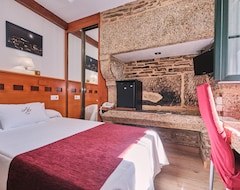 Hotel Entrecercas (Santiago de Compostela, Spain)