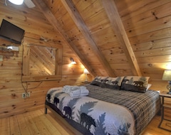 Entire House / Apartment Fish, Relax & Enjoy This Pet Friendly Cabin Rental Along Fightingtown Creek (McCaysville, USA)