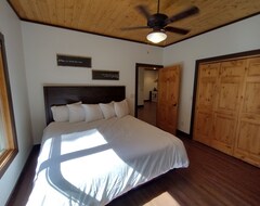 Casa/apartamento entero Cozy Cabin On Private Lake! Firepit, Grill, Covered Patio (Clitherall, EE. UU.)