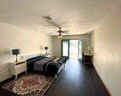 Casa/apartamento entero Lake Front Chalet In Catskill, Close To Ski Slopes With Sauna-game Room. (Athens, EE. UU.)