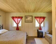 Hele huset/lejligheden New! Off-the-grid Cabin Retreat By Lake Koocanusa! (Rexford, USA)