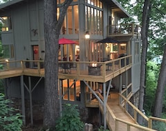 Toàn bộ căn nhà/căn hộ Tree Tops - Stunning ' Treehouse' With Upscale Amenities In A Memorable Setting (Woodfin, Hoa Kỳ)