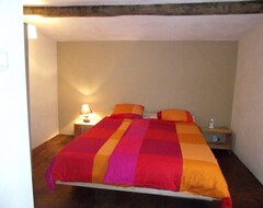 Toàn bộ căn nhà/căn hộ 2 Bedroom French Gite With Access To Large Garden And Swimming Pool (Virlet, Pháp)