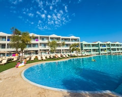 فندق Robolla Beach (رودا, اليونان)