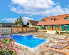 Toàn bộ căn nhà/căn hộ Spend A Relaxing Family Vacation In This Comfortable Vacation Home With Pool And Wellness. (Jalžabet, Croatia)
