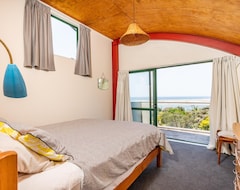 Entire House / Apartment Vitamin Sea - Quirky Holiday Home In Bush Setting With Views, Walk To The Estuary And Surf Beach (Langs Beach, New Zealand)