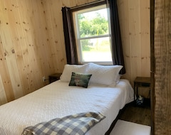 Casa/apartamento entero Adventure Cabin Too! Ncosy Cabin On Lake Edge (Salmon River, Canadá)