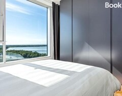 Hele huset/lejligheden Amazing Apartment With Epic Lake View! (Tallinn, Estland)