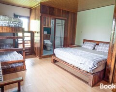 Koko talo/asunto Jamburae Lodge (South Nias, Indonesia)