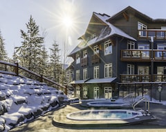 Hotel Blackstone Mountain Lodge by Clique (Canmore, Canada)