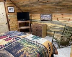 Toàn bộ căn nhà/căn hộ Rustic And Remote Log Cabin In The Hills! (De Queen, Hoa Kỳ)