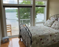 Hele huset/lejligheden Beautiful Water And Beach Front Property On Ottawa River With Private Boatlaunch (Deep River, Canada)