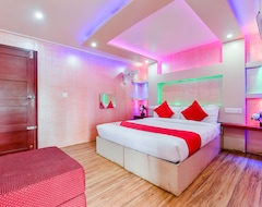 Hotelli OYO 23482 Sht Symphony Premium Sharing Houseboat (Alappuzha, Intia)