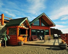 Hele huset/lejligheden Spectacular Log Home On Lac La Hache (Lac la Hache, Canada)