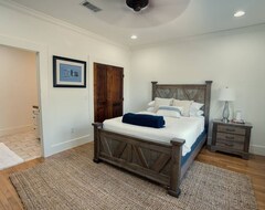 Cijela kuća/apartman Southern Farmhouse Retreat: 4 Bedroom, 4 Bath W/master Spa Like - Pet Friendly (Moultrie, Sjedinjene Američke Države)