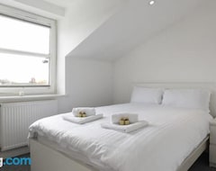 Tüm Ev/Apart Daire Spacious 2 Bedroom Flat With Parking (Portsmouth, Birleşik Krallık)