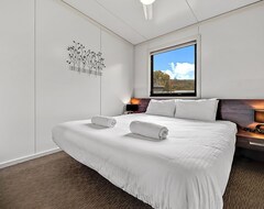 فندق Ecocrackenback 2 Sustainable, Luxurious Chalet Close To The Slopes. (Crackenback, أستراليا)