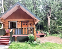 Casa/apartamento entero Log Cabin, brillante, lujoso, calma. Ideal para parejas y familias W niños. (Roberts Creek, Canadá)