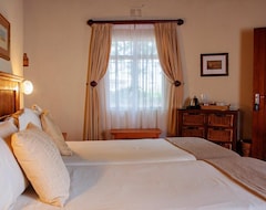 Khách sạn The Nest Drakensberg Mountain Resort Hotel (Champagne Valley, Nam Phi)