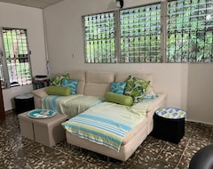 Toàn bộ căn nhà/căn hộ 1 Block From The Beach Coronado, Panama! Cozy Inexpensive Rental (Nueva Gorgona, Panama)