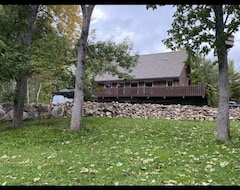 Entire House / Apartment Secluded Washademoak Lakefront Cove Log Cabin (Cambridge-Narrows, Canada)