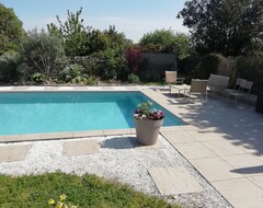 Toàn bộ căn nhà/căn hộ Townhouse With Garden And Swimming Pool (Niort, Pháp)