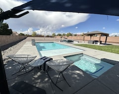 Toàn bộ căn nhà/căn hộ Indulge In Pure Luxury: Poolside Paradise Awaits (Rio Rancho, Hoa Kỳ)