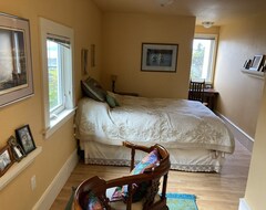 Entire House / Apartment Yellow House Adventure Lodge (Cordova, USA)