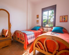Hele huset/lejligheden Charming House Located Only 200 Meters From The Beach And By The Natural Park (Zahora, Spanien)