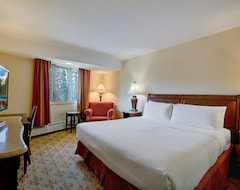 Khách sạn Great Location! Cozy Room With Access To Ski Lockers (Lake Louise, Canada)