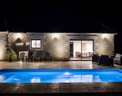 Toàn bộ căn nhà/căn hộ Stone House With Private Pool (Bassillac, Pháp)