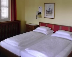 Khách sạn Large Double Room No. 20 With Balcony - Hotel Garni Stabauer (Mondsee, Áo)