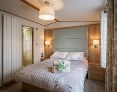 Cijela kuća/apartman Daisys Haven - A Holiday Caravan That Sleeps 4 Guests In 2 Bedrooms (Flookburgh, Ujedinjeno Kraljevstvo)
