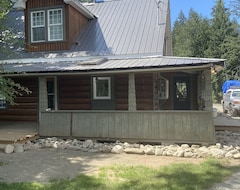 Toàn bộ căn nhà/căn hộ Historical Log Cabin (Cherryville, Canada)
