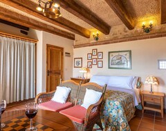 Hele huset/lejligheden Elegant Historic Villa, Sleeps 12, So Tastefully Reconstructed According To Tuscan Style With Stunn (Chiusdino, Italien)