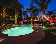 Hele huset/lejligheden 5br W/ Heated Pool+spa+sauna+golf+basketball Court (Corona, USA)
