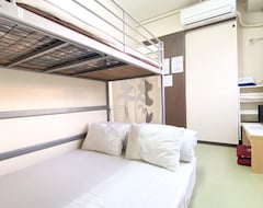 Hotelli Guest House B'S Fiveii (Osaka, Japani)
