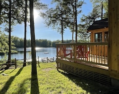 Hele huset/lejligheden Cozy Cabin On Private Lake, 25 Minutes From Traverse City (Fife Lake, USA)