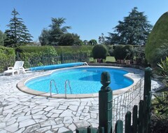 Koko talo/asunto 3 Bedroomed House With Pool - A Little Bit Of French Tranquillity (Floirac, Ranska)