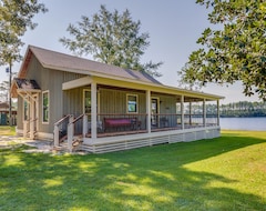 Hele huset/lejligheden Escape To Nature: Lakefront Jay Cottage W/ Views! (Navarre, USA)