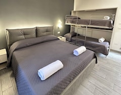 Hotelli Costa Degli Dei Rooms (Pizzo, Italia)