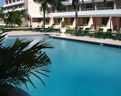 Hotel Castaways Resort And Suites (Freeport, Bahamas)