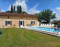 Koko talo/asunto Stone Farmhouse - Style Cottage With Swimming Pool In Perigord White - (Église-Neuve-de-Vergt, Ranska)